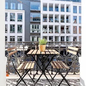 Bright, Spacious & Perfectly Located In The Heart Of Appartement